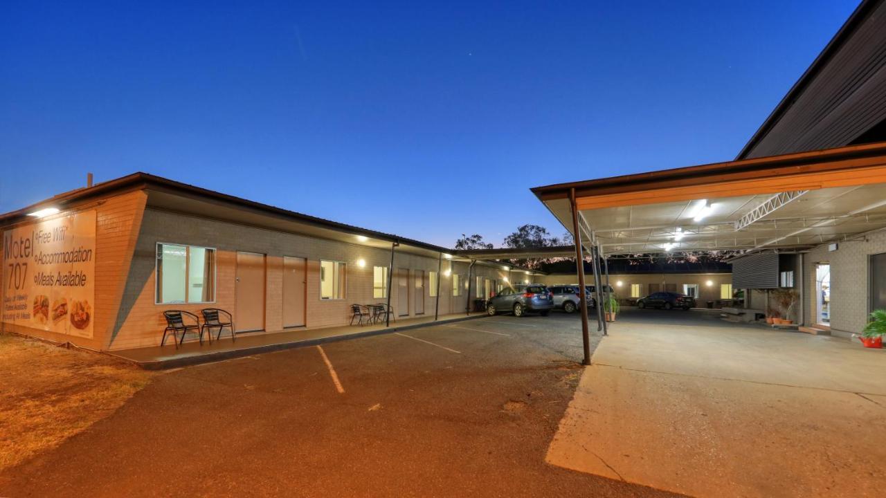 Motel 707 Emerald Exterior photo