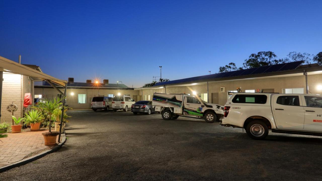 Motel 707 Emerald Exterior photo